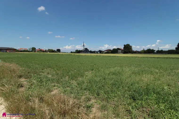 Ebenes, sonniges Grundstück in attraktiver Lage nahe Badesee in Mühlheim am Inn