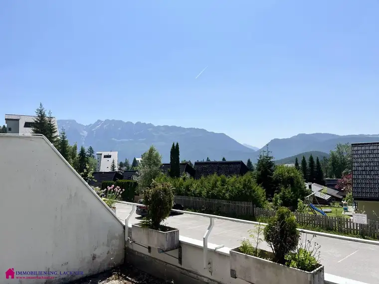 Ferienwohnsitz – Eckwohnung mit riesiger Terrasse in Sonnenlage mit tollem Bergpanorama.