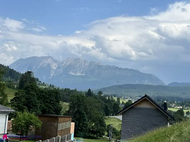 Schönes Grundstück in erhöhter, sonniger Lage mit Panoramabergblick