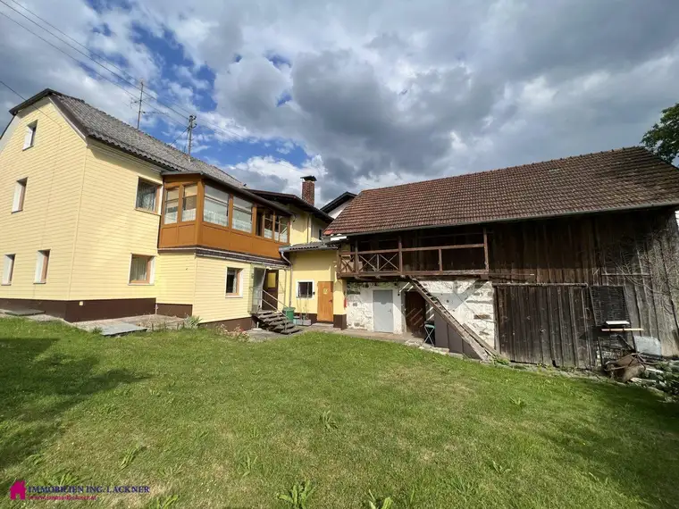 Liebevoll gepflegtes Familienhaus in zentraler Ortslage von St. Roman - Sacherlcharakter