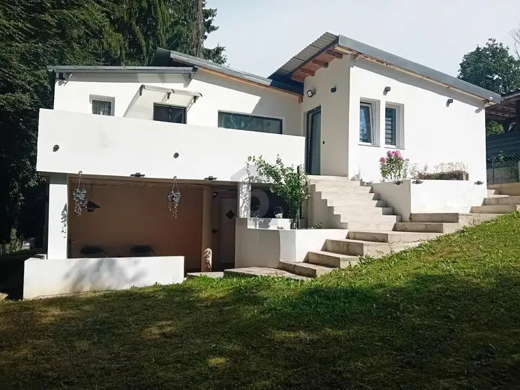 MODERNES EINFAMILIENHAUS MIT WÄRMEPUMPE, CARPORT UND GROßEM GRUNDSTÜCK IN RUHIGER LAGE