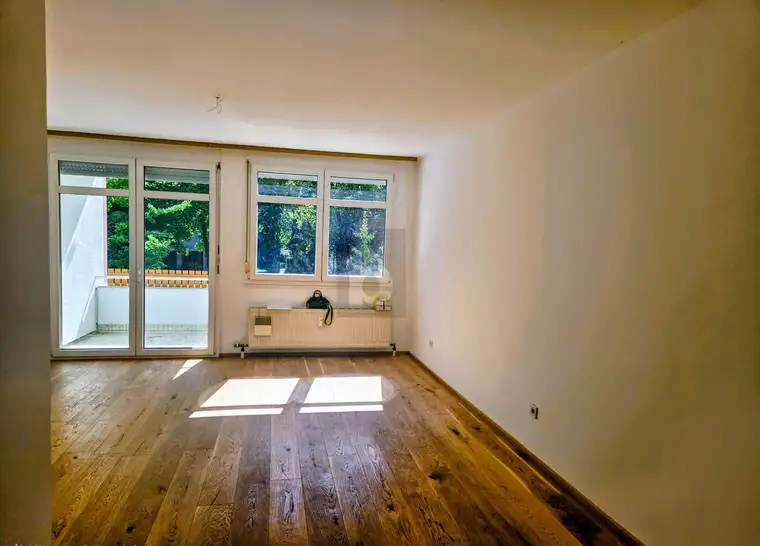Preisreduktion! NEU RENOVIERT, MIT ZUGANG ZUR DACHTERRASSE