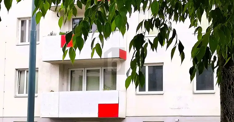GERÄUMIG - VERKEHRSGÜNSTIG - MIT BALKON