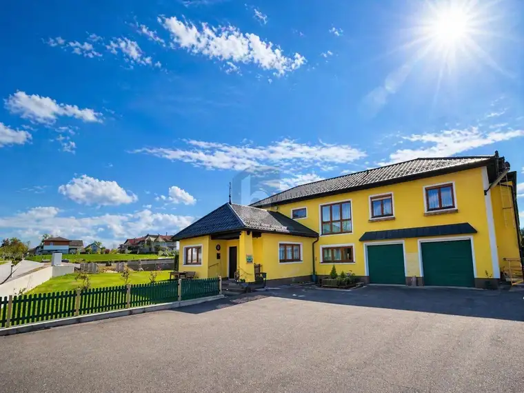 GROßZÜGIGES WOHNHAUS MIT BÜROFLÄCHE, 11 ZIMMERN, GARTEN &amp; 2 GARAGEN