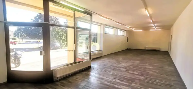 BREITES SCHAUFENSTER - GROSSZÜGIGE BÜRO/ARBEITS/LAGERFLÄCHE