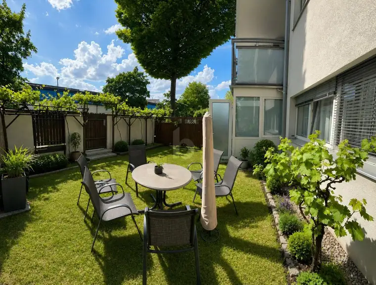 TRAUMHAFTER GARTEN MIT SÜD-TERRASSE UND ZENTRALER LAGE