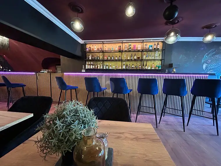 MODERNE LOUNGE MIT WOHNFLÄCHE