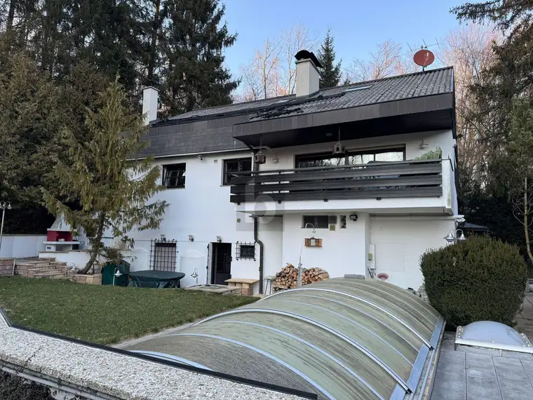 PRIVATSPHÄRE PUR! LANDHAUS-STIL NAHE DEM WALD MIT POOL