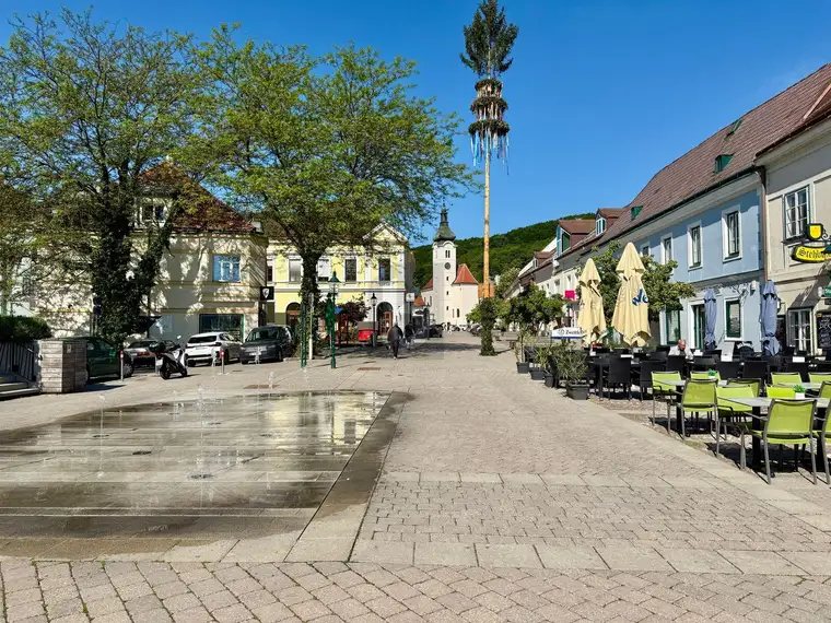 GERÄUMIGE DACHGESCHOSSWOHNUNG MIT GROSSER TERASSE!