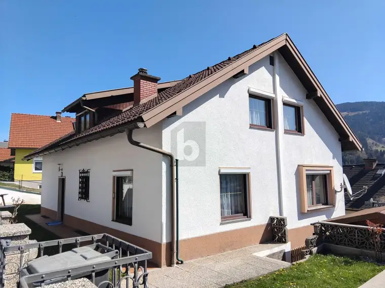PLATZ FÜR ZWEI FAMILIEN IN RUHIGER LAGE
