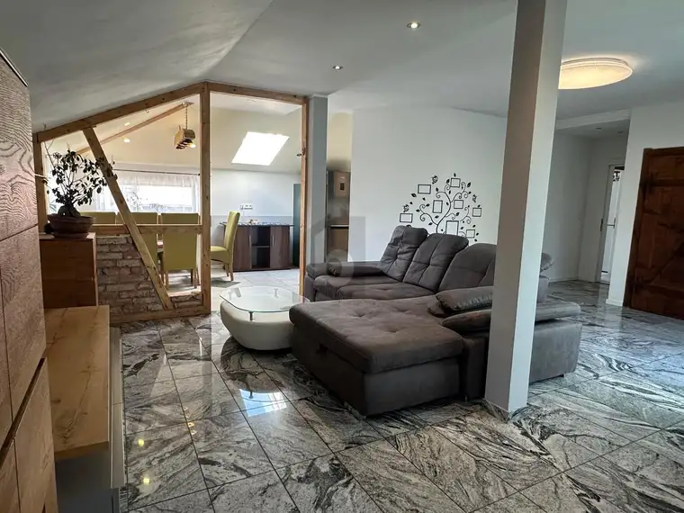 MODERNE TRAUMWOHNUNG MIT GARTEN TRIFFT STADTLAGE