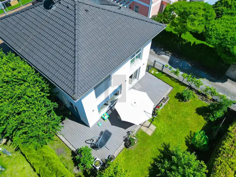 RUHIG GELEGENER FAMILIEN-TRAUM MIT GROßER TERRASSE 