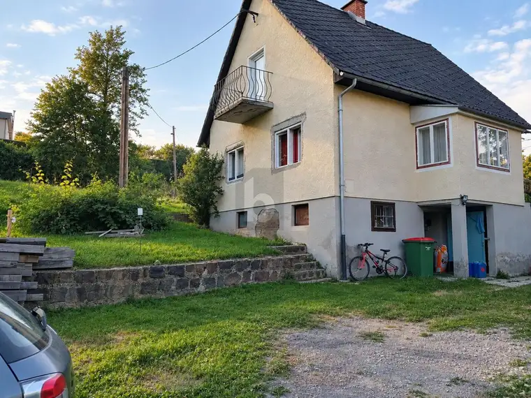GROSSZÜGIG MIT GROSSEM GRUNDSTÜCK