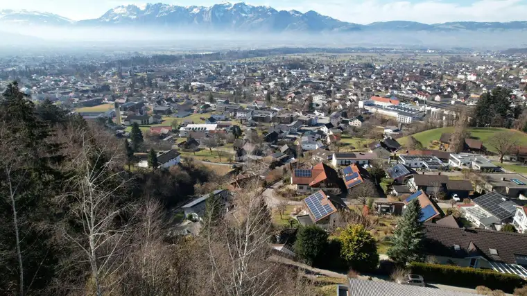GROß MIT PANORAMABLICK IN TOP LAGE 