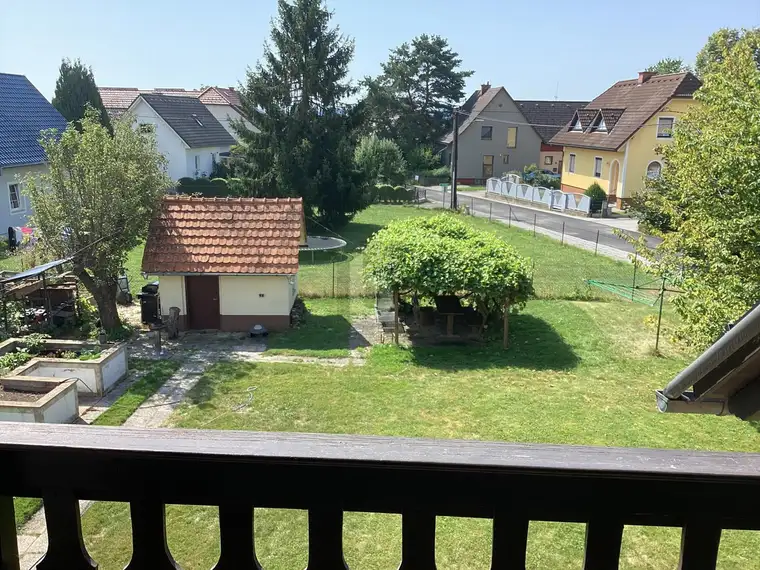 ALLES INKLUSIVE: MÖBLIERTES DACHGESCHOSS MIT BALKON &amp; GARTEN