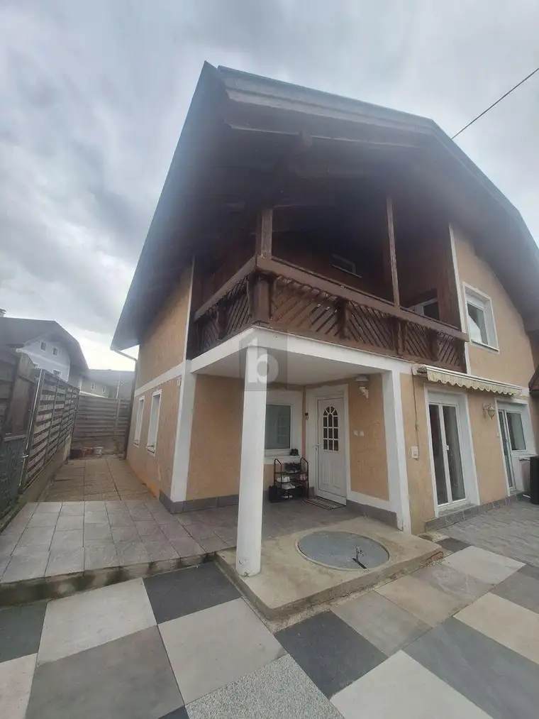 GEPFLEGTES EINFAMILIENHAUS MIT GARAGE