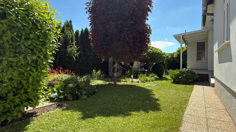 CHARMANTES STRECKHAUS MIT UNEINSEHBAREM &amp; SONNIGEM OASE GARTEN