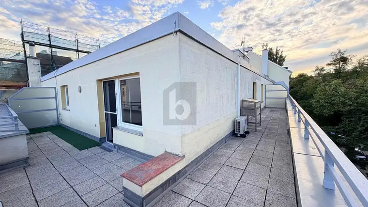 SANIERT IN RUHELAGE MIT GROSSER TERRASSE