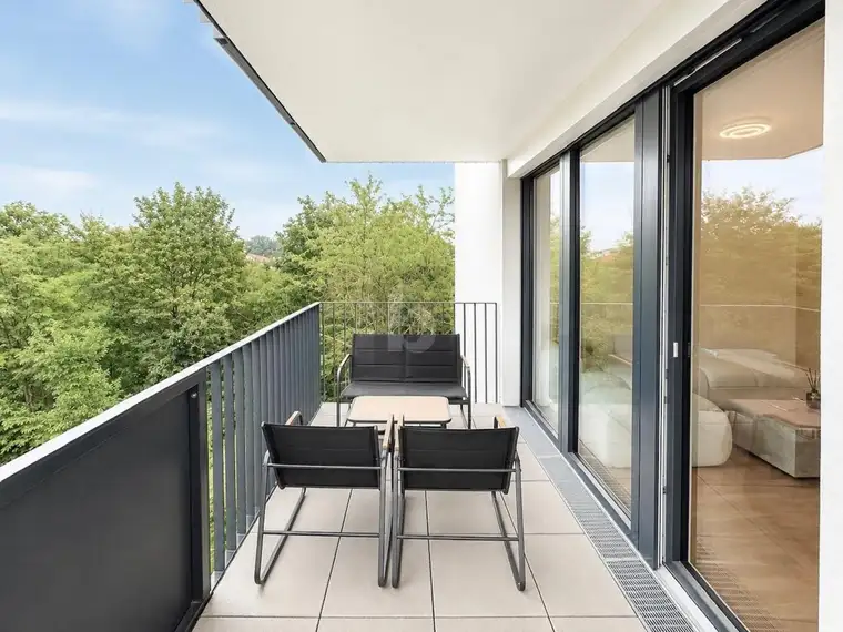 MODERNER WOHNTRAUM MIT GROßZÜGIGEM BALKON &amp; BLICK INS GRÜNE