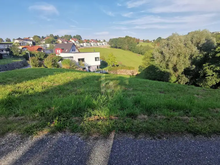 JETZT DEN WOHNTRAUM STARTEN ? 1.715 M² MIT FERNBLICK, GENEHMIGTER HAUSPLANUNG &amp; BEZAHLTER AUFSCHLIEßUNG
