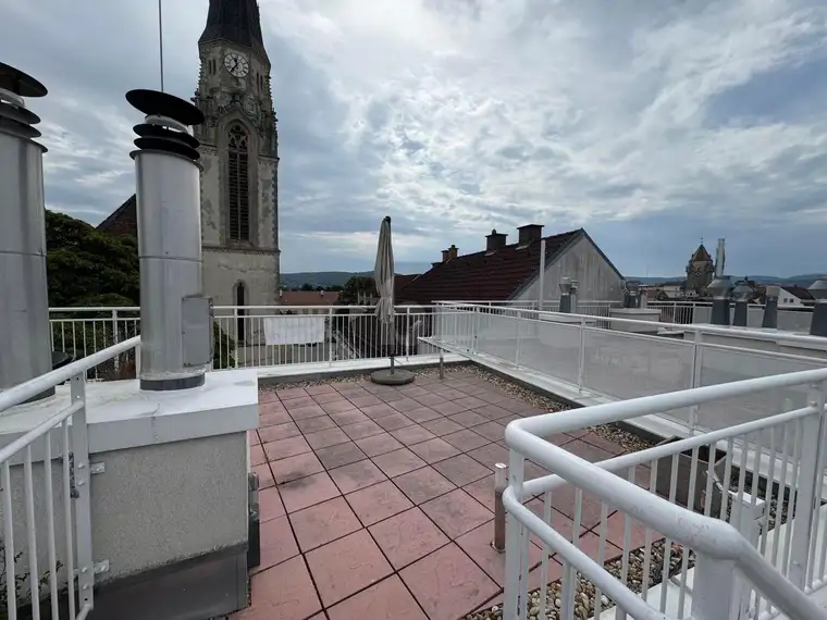 TRAUMHAFTES MAISONETTE FEELING MIT 2 BALKONEN UND DACHTERRASSE 