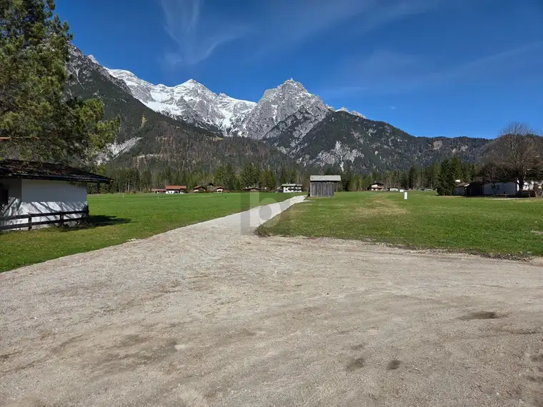 TOP GRUND MIT HERRLICHER AUSSICHT