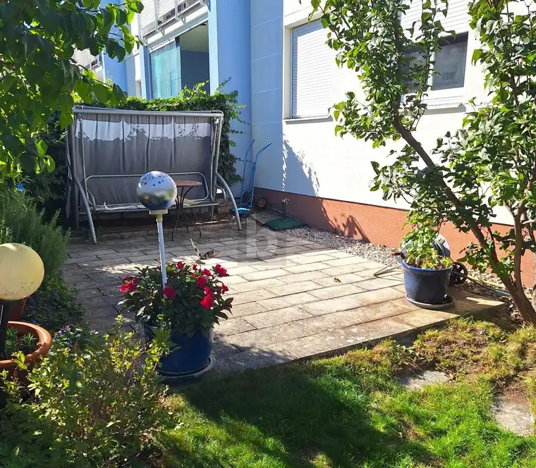 GARTENGENUSS MIT ZWEI TERRASSEN - LOGGIA - TIEFGARAGENPLATZ