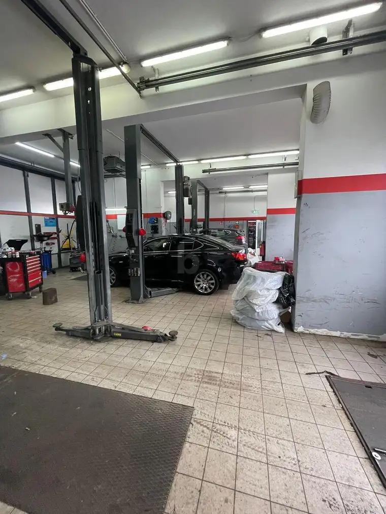 MODERNE KFZ WERKSTATT MIT TOP LAGE UND GROßEN ERWEITERUNGSPOTENTIAL 