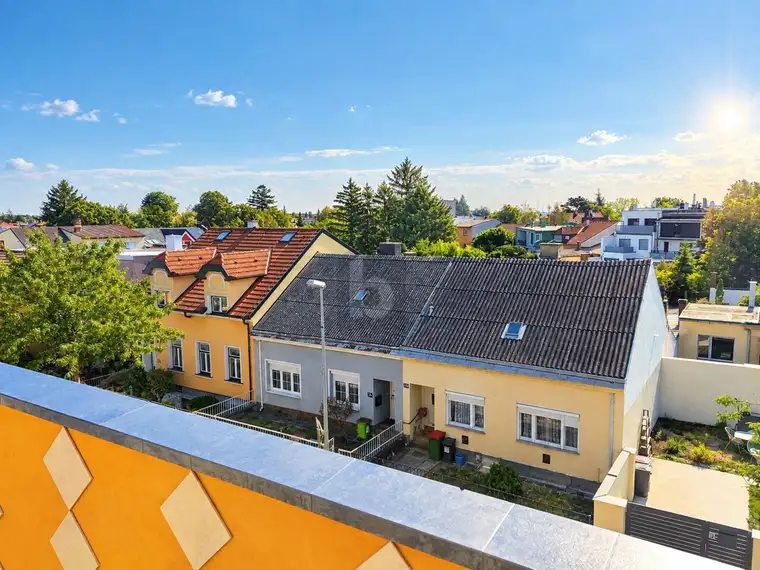 FREIER BLICK ÜBER DIE DÄCHER VON DEUTSCH-WAGRAM