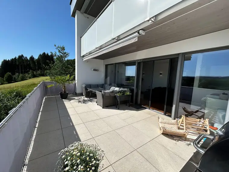 PANORAMAAUSBLICK MIT SONNENTERRASSE UND EIGENGARTEN