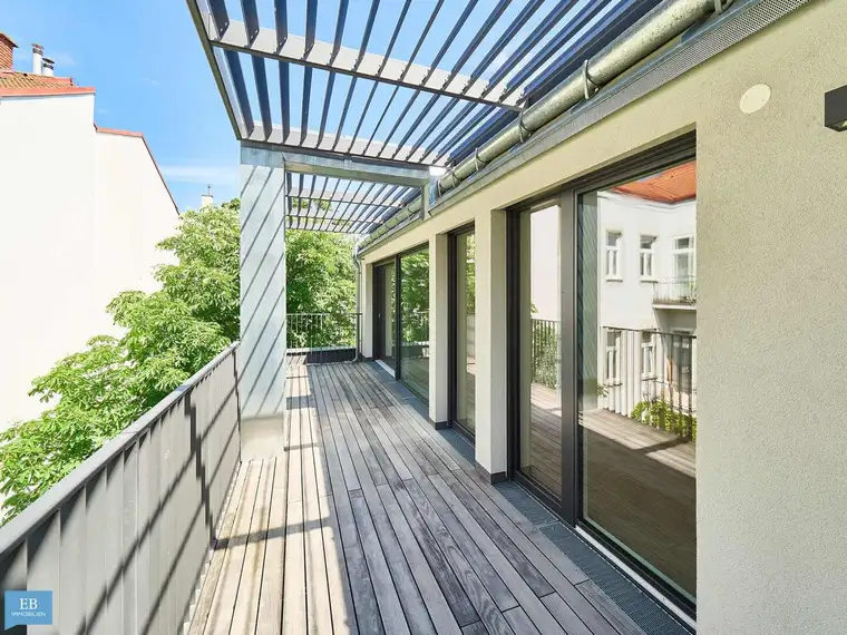 Zeitlose Ästhetik in urbaner Ruheoase - Edle Dachwohnung mit viel Freifläche