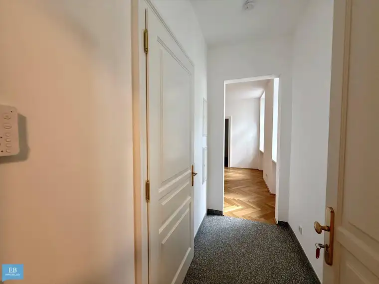 Barrierefreie Altbauwohnung - Komfort und Eleganz im Theaterbezirk