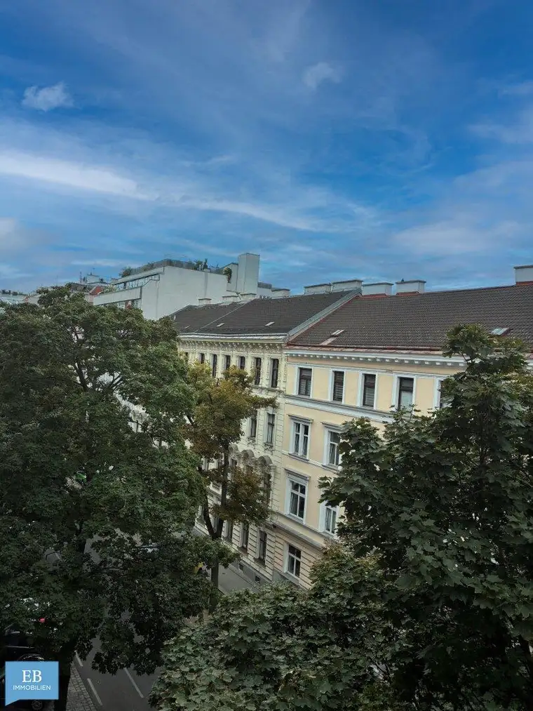 Charmante 2-Zimmer-Altbauwohnung mit hohen Räumen