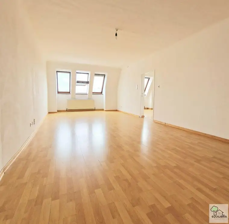 HELLE 2 ZIMMERWOHNUNG, RUHIG ---MIT NIEDRIGEN BETRIEBSKOSTEN-- U-BAHNNÄHE