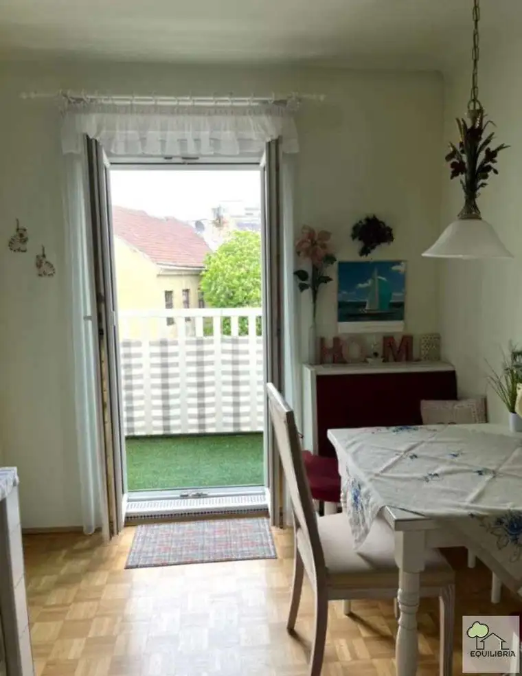 Frühstück am Balkon mit Blick ins Grüne!