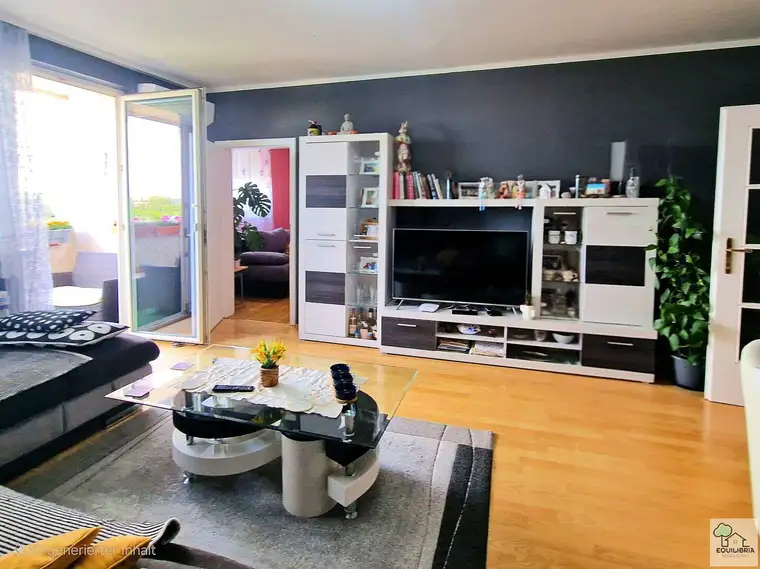 TOP-PREIS **HELLE 3-ZIMMER-WOHNUNG (77m²) IN BADEN MIT LOGGIA UND FERNBLICK**