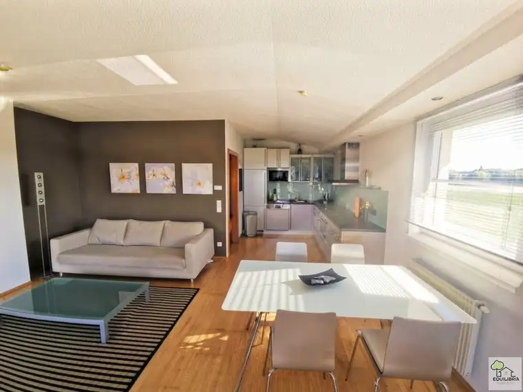 HELLE 3-ZIMMER-WOHNUNG MIT ZWEI BALKONEN UND SCHÖNEM GRÜNBLICK inkl. GARAGE