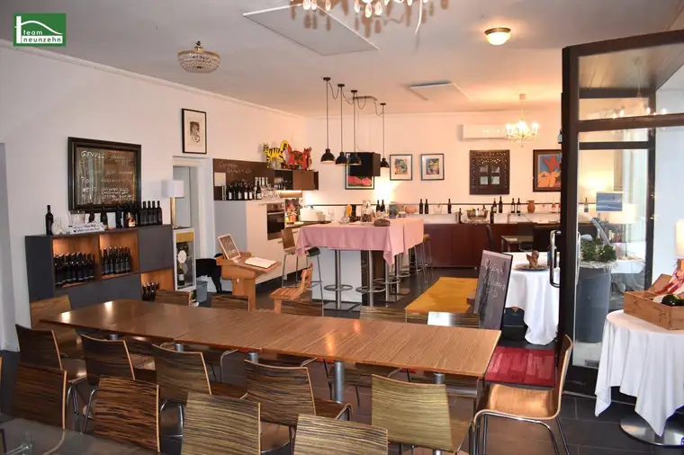 Gepflegtes Geschäftslokal in 7051 Großhöflein: ca. 140 m² NFL, unterkellert, großer Verkaufsraum, Büro, Garage, Parkplatz &amp; mehr!