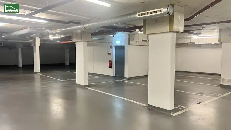 1x Kfz Stellplatz zu verkaufen. (Vermietet sind 4x mit €98 &amp; 2x € 120/M, ca. 3% Rendite.)