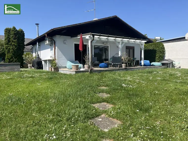 RUHIGES WOHNEN AM WASSER! Bungalow mit Blick ins Grüne &amp; direktem Badezugang! Erholung pur! Möbliert!