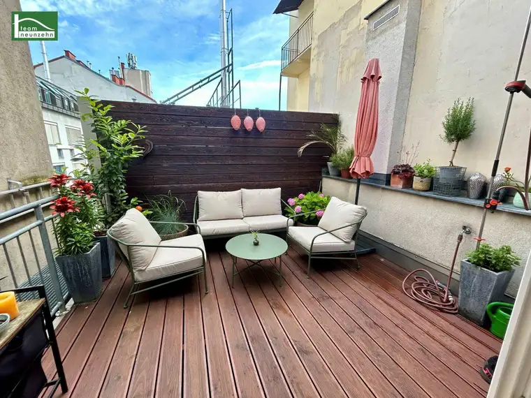 Ihre Stadtwohnung in Bestlage: direkt bei U2 und in wenigen Min. fußläufig im 1. - sofort beziehbarer Altbau auf 3 Ebenen mit Terrasse