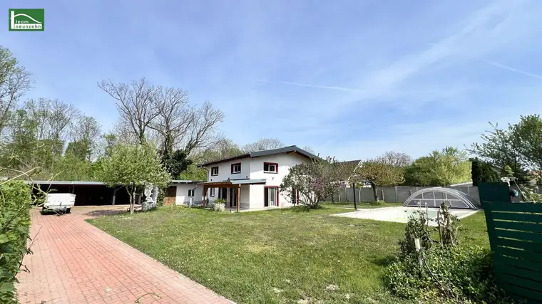 Ruhige Lage! Renoviertes Haus mit großem Grund, beim Wald mit extra Büro/Praxis/Wohnung von ca. 70m2.