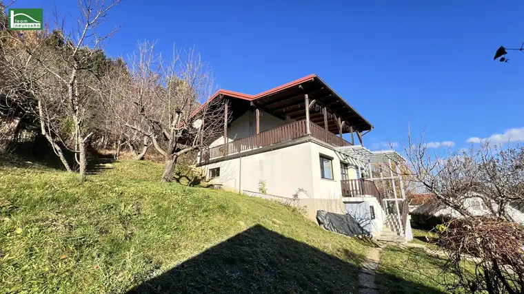 Solides Wohn- bzw. Ferienhaus (teilrenoviert) in wunderschöner Ruhelage mit 2 Wohneinheiten.