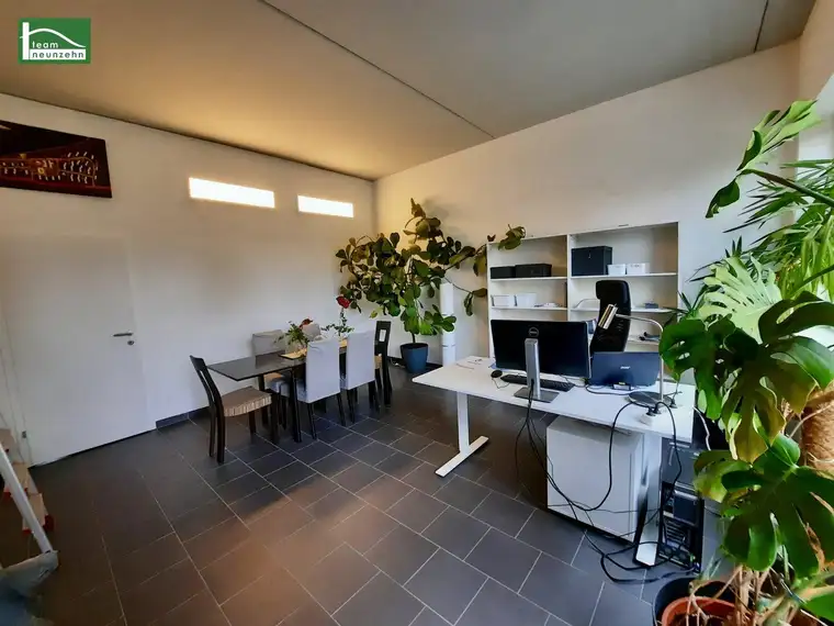 FÜR Gewerbe, Praxis, Büro etc..Ca. 147m² barrierefreie Gewerbefläche im EG mit separatem Eingang &amp; großer Glasfassade in modernem Niederenergiebau aus 2009. Schöner Garten für Privat oder Lagerhalle/Nebengebäude.