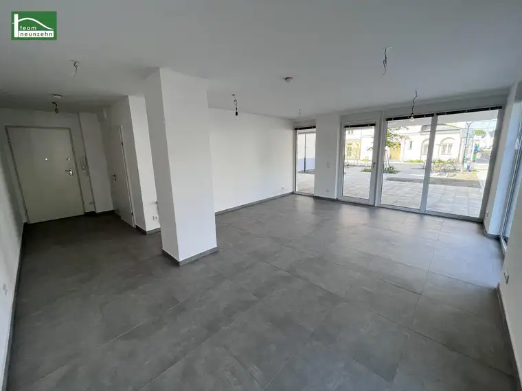 Attraktive Büro-/Geschäftsfläche mit bester Sichtbarkeit und Anbindung nahe der SCS und der Südautobahn A2!