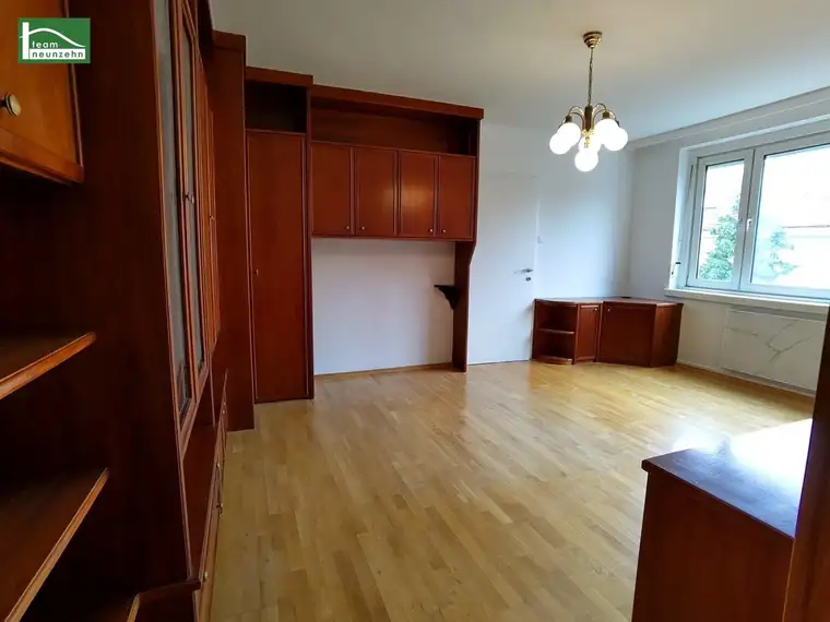 Generalsanierte Wohnung mit neuer Küche, Bad, Elektrik etc. in ruhiger Lage.
