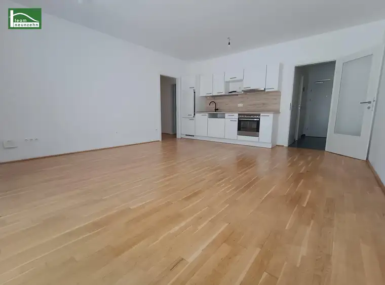 Lichtdurchflutete 4-Zimmer-Wohnung mit privater Außenfläche