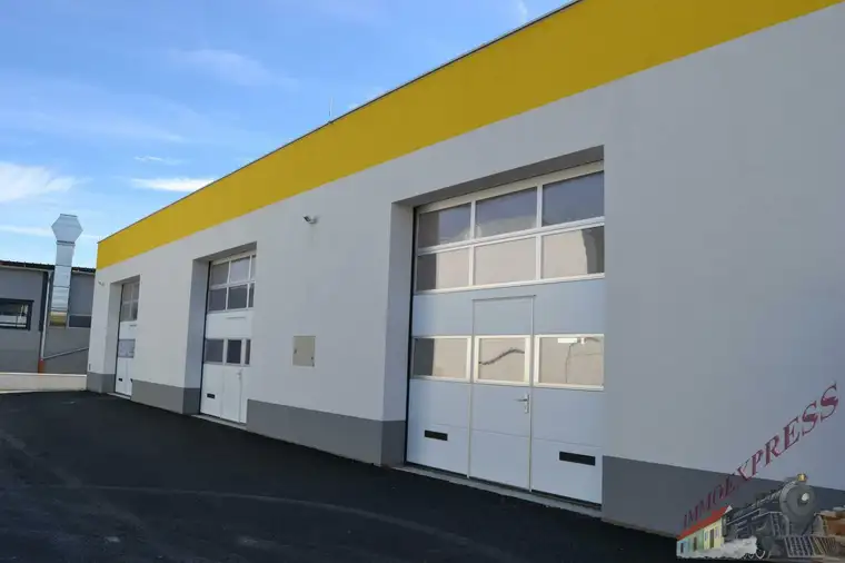 Sehr gut gelegenes Lager / Garagenbox - in Fischamend für Hebebühnen geeignet - mit 3,2 m x 3,2 m Einfahrtstor - 1 Minute von der Autobahn entfernt und Flughafennähe und 12 Minuten von Wien entfernt