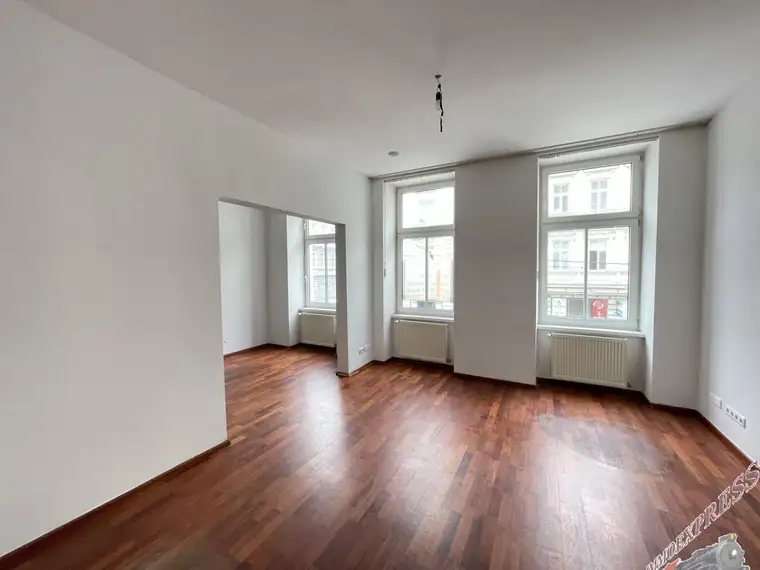 GROSSZÜGIGE ALTBAUWOHNUNG MIT CA. 100 M² – 3 ZIMMER, 1. LIFTSTOCK