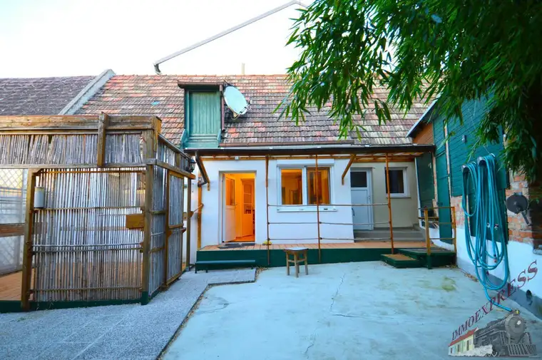 Idylisches Einfamilienhaus mit großer Garage und viel Stauraum